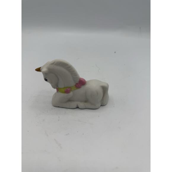 Mini Ceramic Unicorn Figurine 3” Laying White Gold Horn Floral Garland - Picture 1 of 7